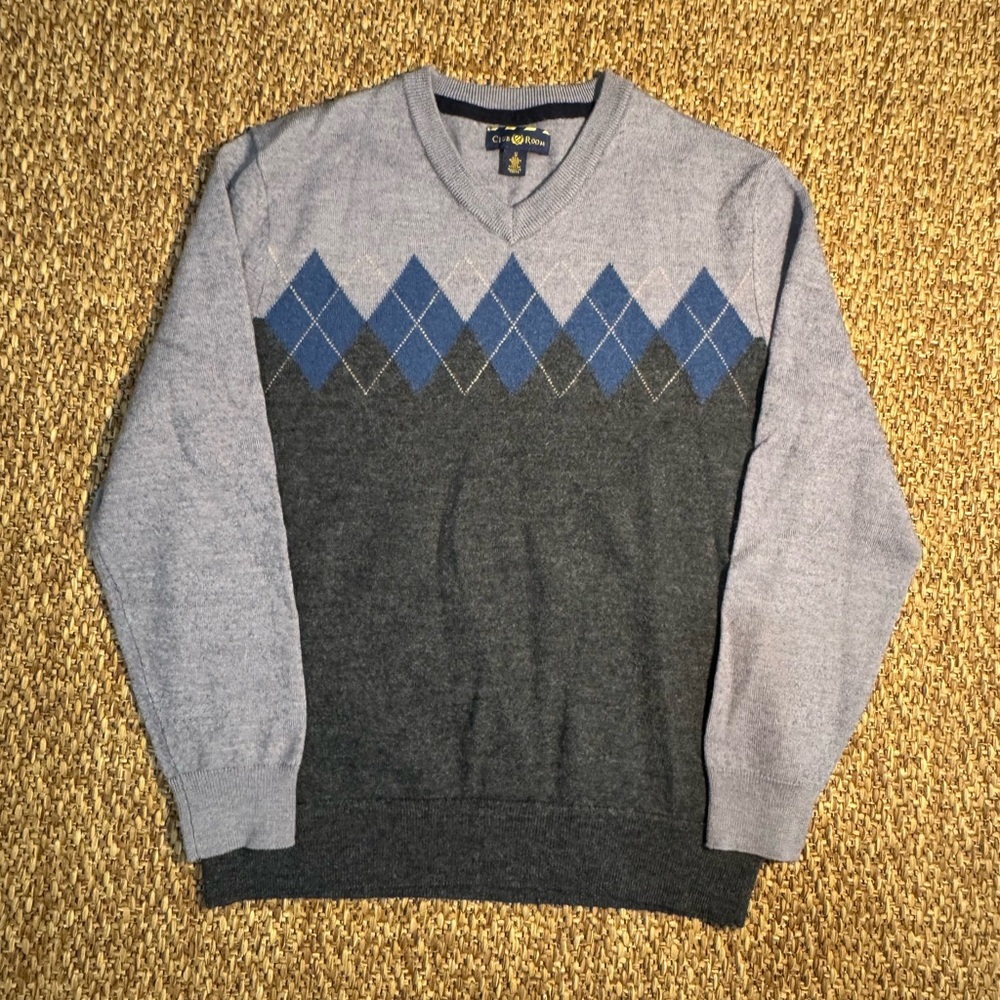 Club Room V-Neck Sweater in Gray and Blue Argyle